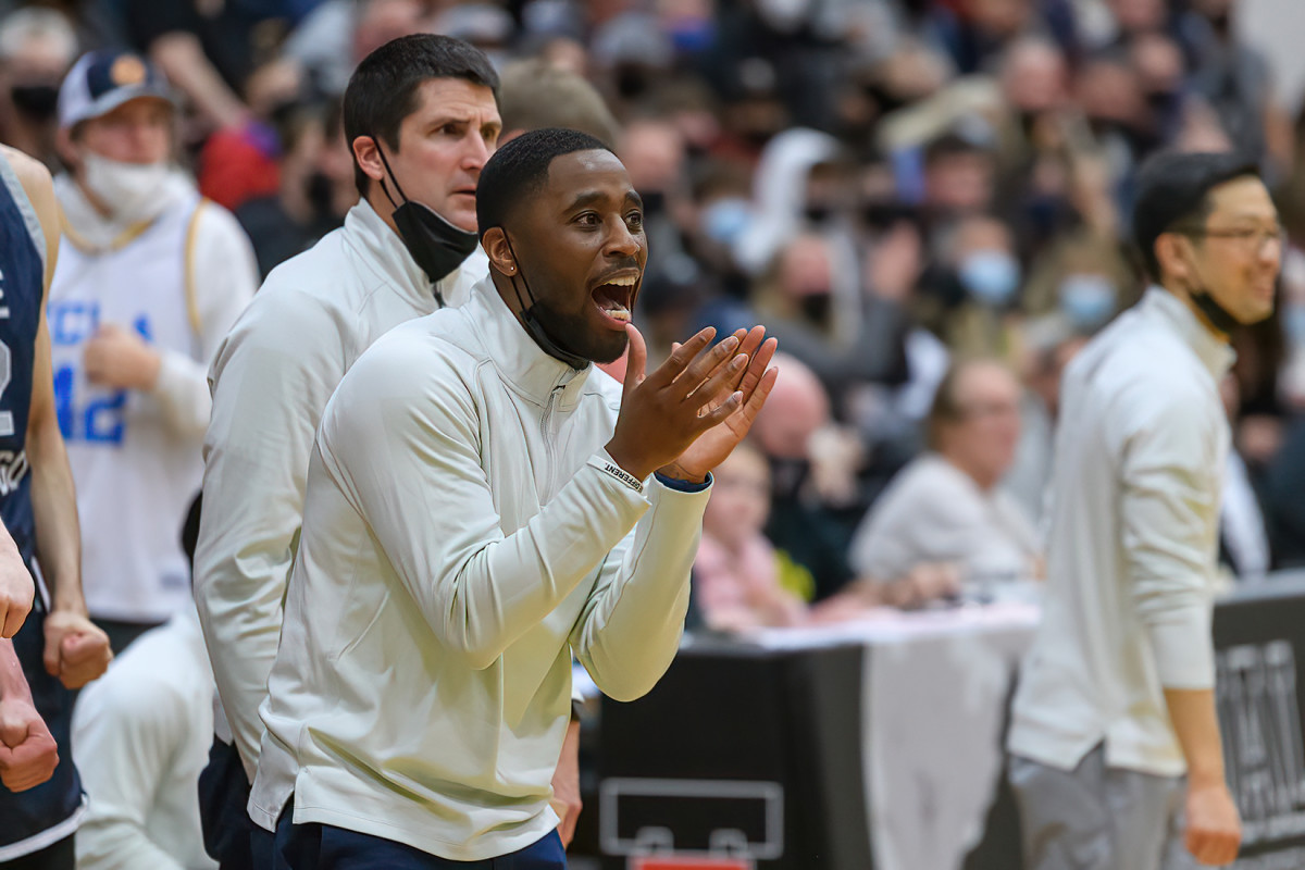 Tualatin Lake Oswego boys basketball Ken Waz 50